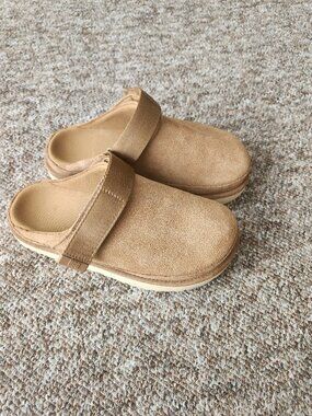 UGG Women's Goldenstar Clog 6.5